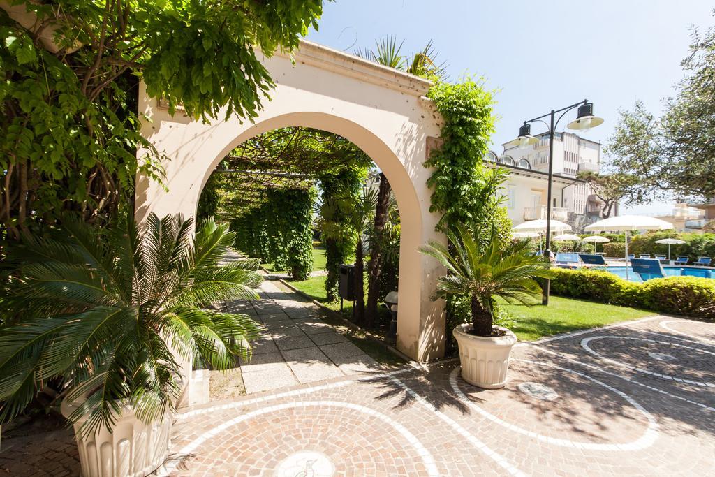 Hotel Aurelia Milano Marittima Exterior photo
